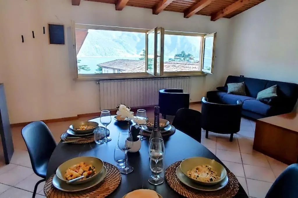 Lo Scrigno Sul Lago 로베레 아파트